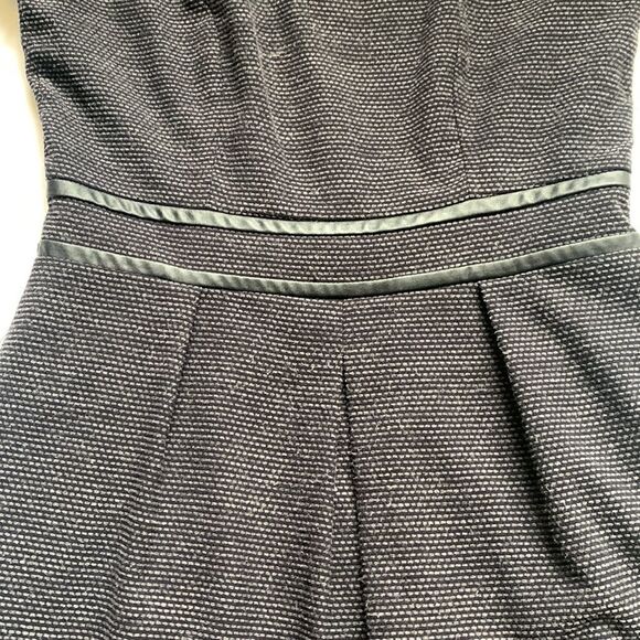 ⭐️TOMMY Hilfiger Flare Faux Leather Detail Dress⭐️ - Picture 5 of 10